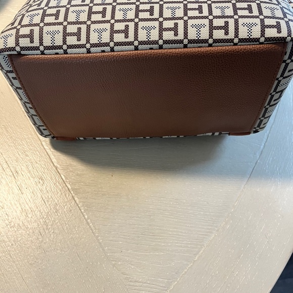 New with tag Tommy Hilfiger backpack. - Picture 2 of 4